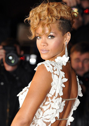 Rihanna Kilo Aldı Ama Moda İkonu Olmaya Devam Rihanna ve Sarı saçlı hali
